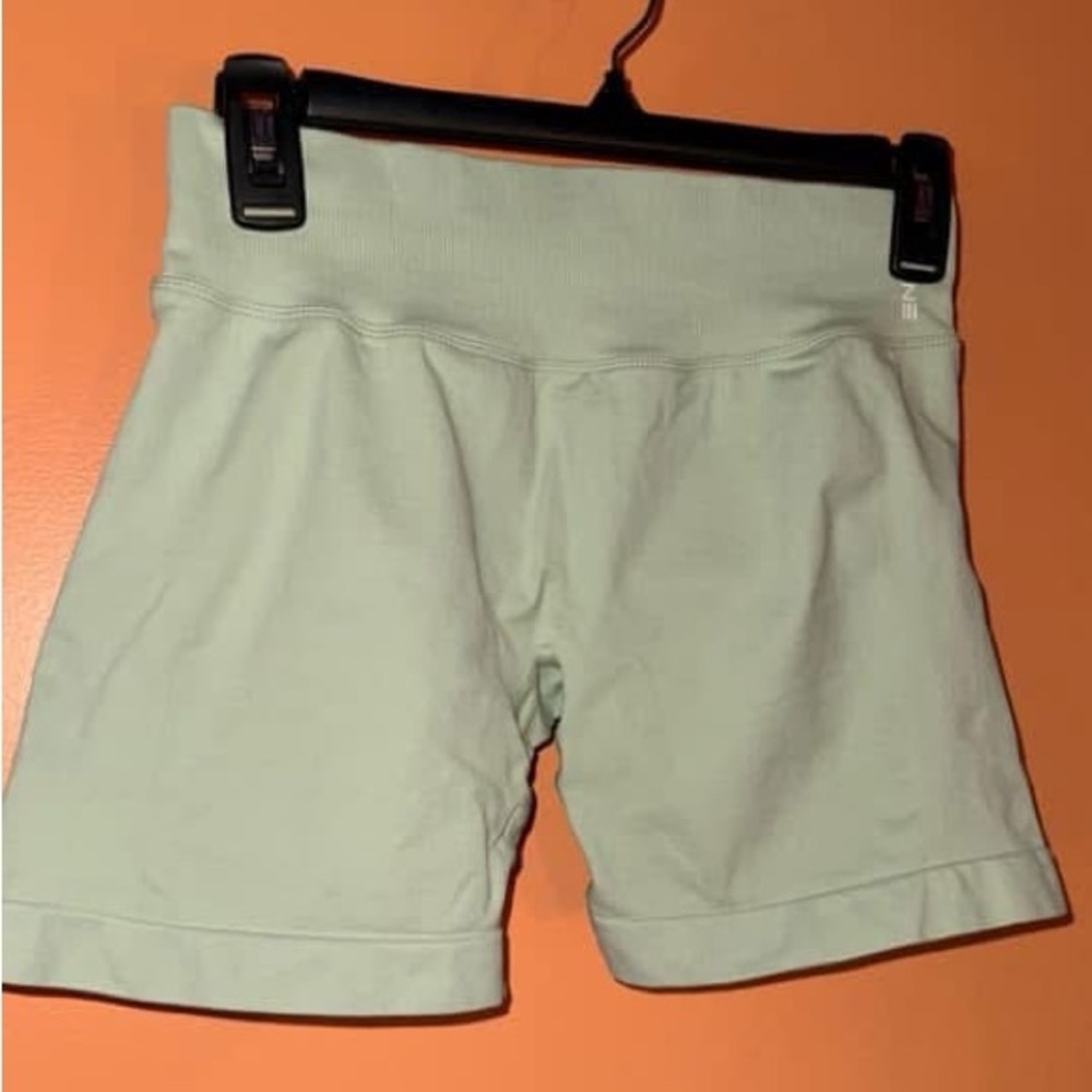 DFYNE Green Athletic  Impact Shorts size L